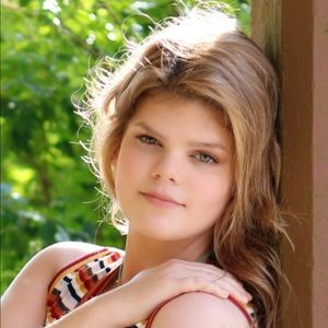 Meet your Posher, Avrea